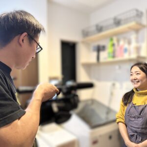 ロケ撮影中の石井麻紀子「ソレダメ!」